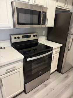 Stainless steel appliances set