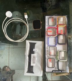 Rose Gold Apple Watch Series 4 44mm with Accessories & Charger Bundle