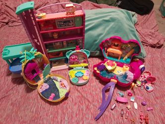 Polly pockets