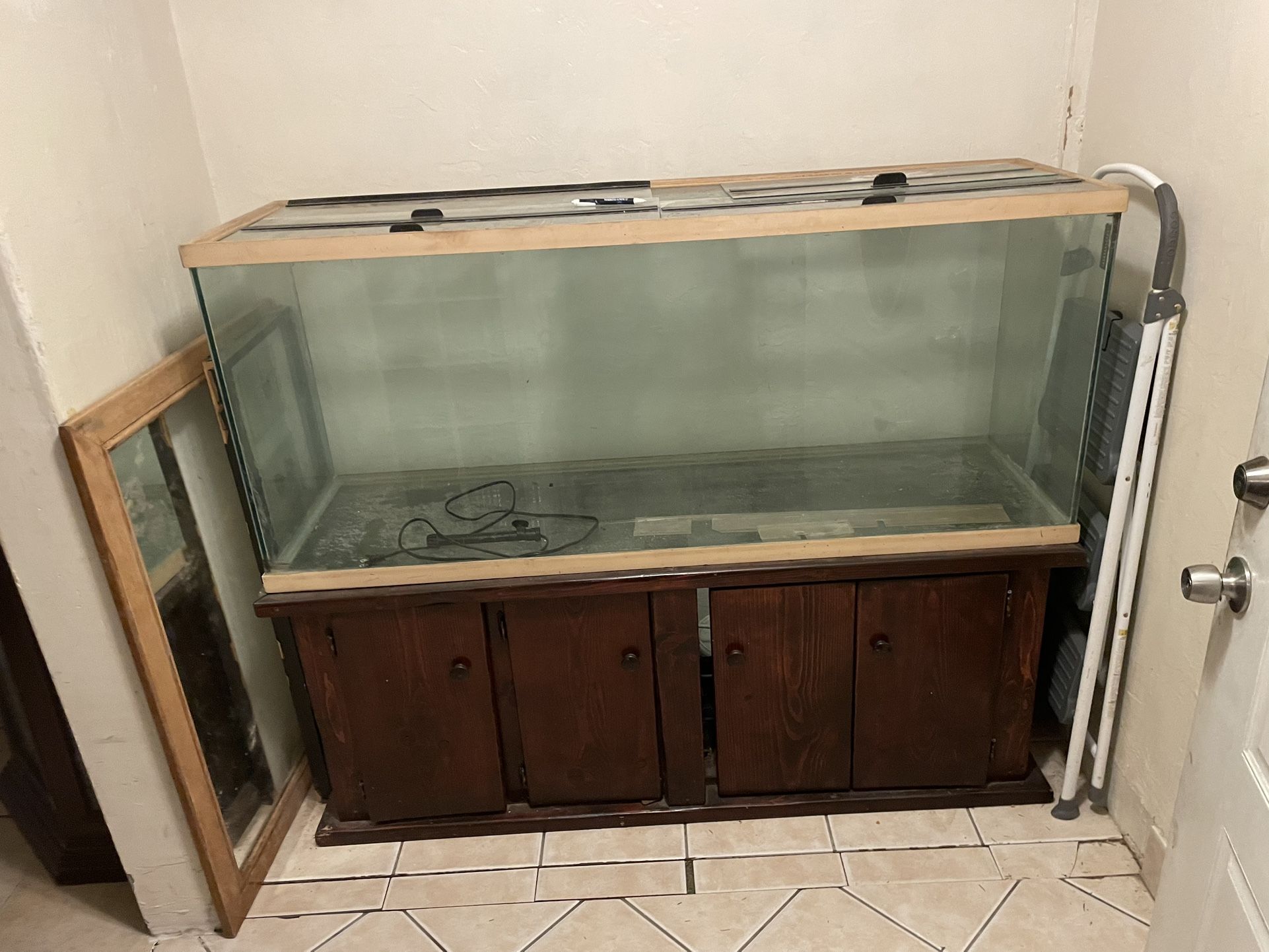 120 Gallon aquarium excellent condition 200 best offer