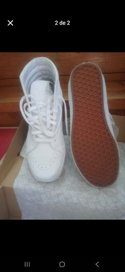 White tenis shoes