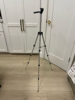 DSLR camera tripod