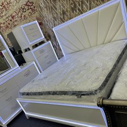Stunning Stylish Bed!