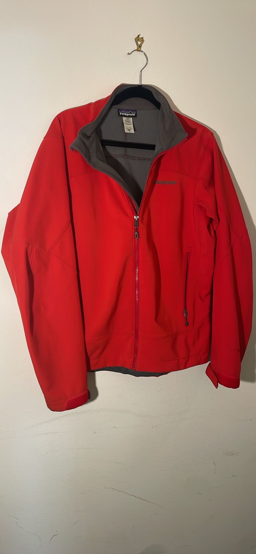 Men's Patagonia red Polartec jacket Medium ex cond as is pick up deliver.