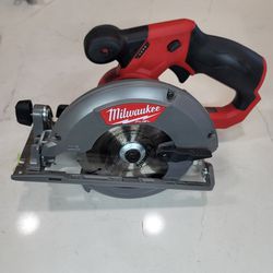 Milwaukee
M12 FUEL 12V Lithium-Ion Brushless 5-3/8 in. Cordless Circular Saw (Tool-Only)
