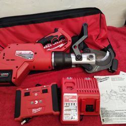 Excelente Condition M18 Milwaukee ONE KEY FORCE LOGIC CABLE CUTTER KIT $$1900