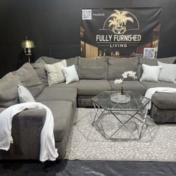 Sectional/couch/sofa,98x134x64,Brand Ashley Furniture,color:grey, delivery Available 🚚