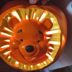 Holloween winnie the Pooh pumpkin pie lanter