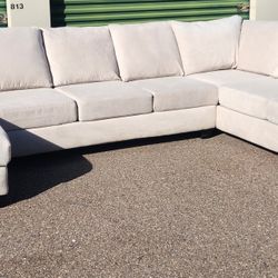 Living Spaces Harper Sectional Couch + DELIVERY