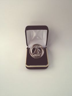 NICE ROUND SILVER SAILBOAT BROOCH PIN