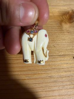 Vintage elephant pendant 14k