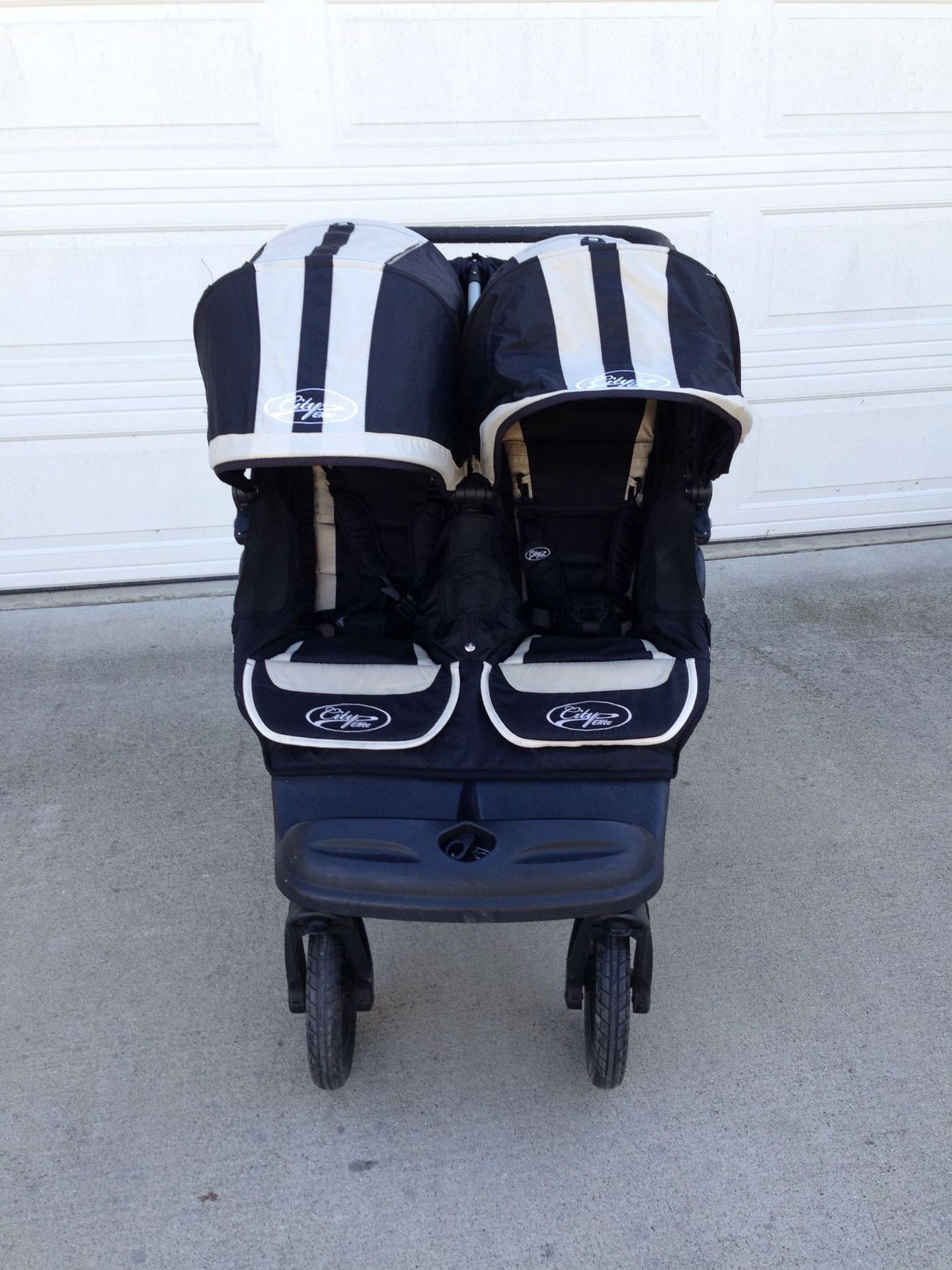 Baby Jogger City Elite Double Stroller-used
