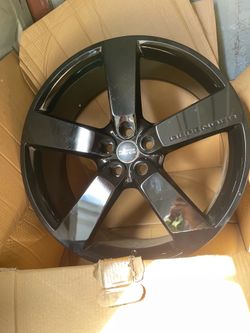Range Rover  DEFENDER 22 inch NEW wheels gloss black  22x9.0 1195$ for 4 NEW rims plus tax.  New and used tires options available but not included. Mo