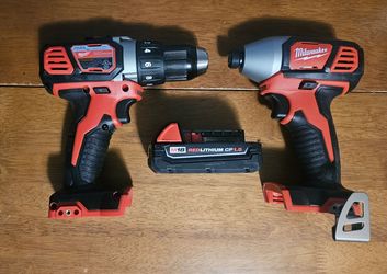 2 Milwaukee drills 1 battery plus bag. No charger.