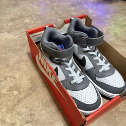 Nike Court Borough Mid