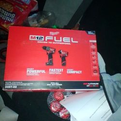 Brand New 2 Milwaukee Drills And 2batterys Plus. Harger And Bag Hurry 