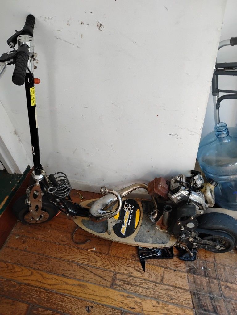 Blade Z Moby 35cc Scooter