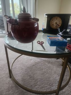 Coffee table, chinese pot, old clock