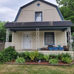 Historic Home 2100 Sq Ft Eaton Rapids 4 -2
