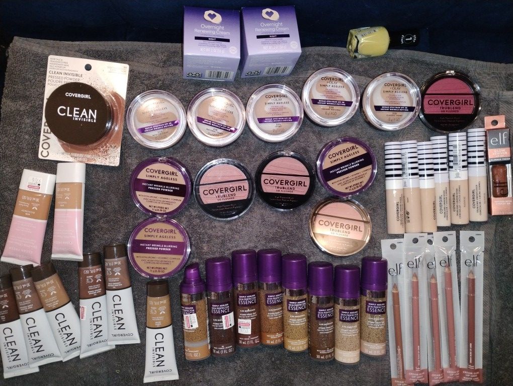 CoverGirl (Bundle Deal) 44ct Makeup