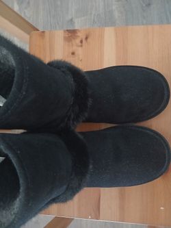 Bearpaw boots. Lightly used.