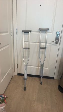 Adult MedLine Crutches
