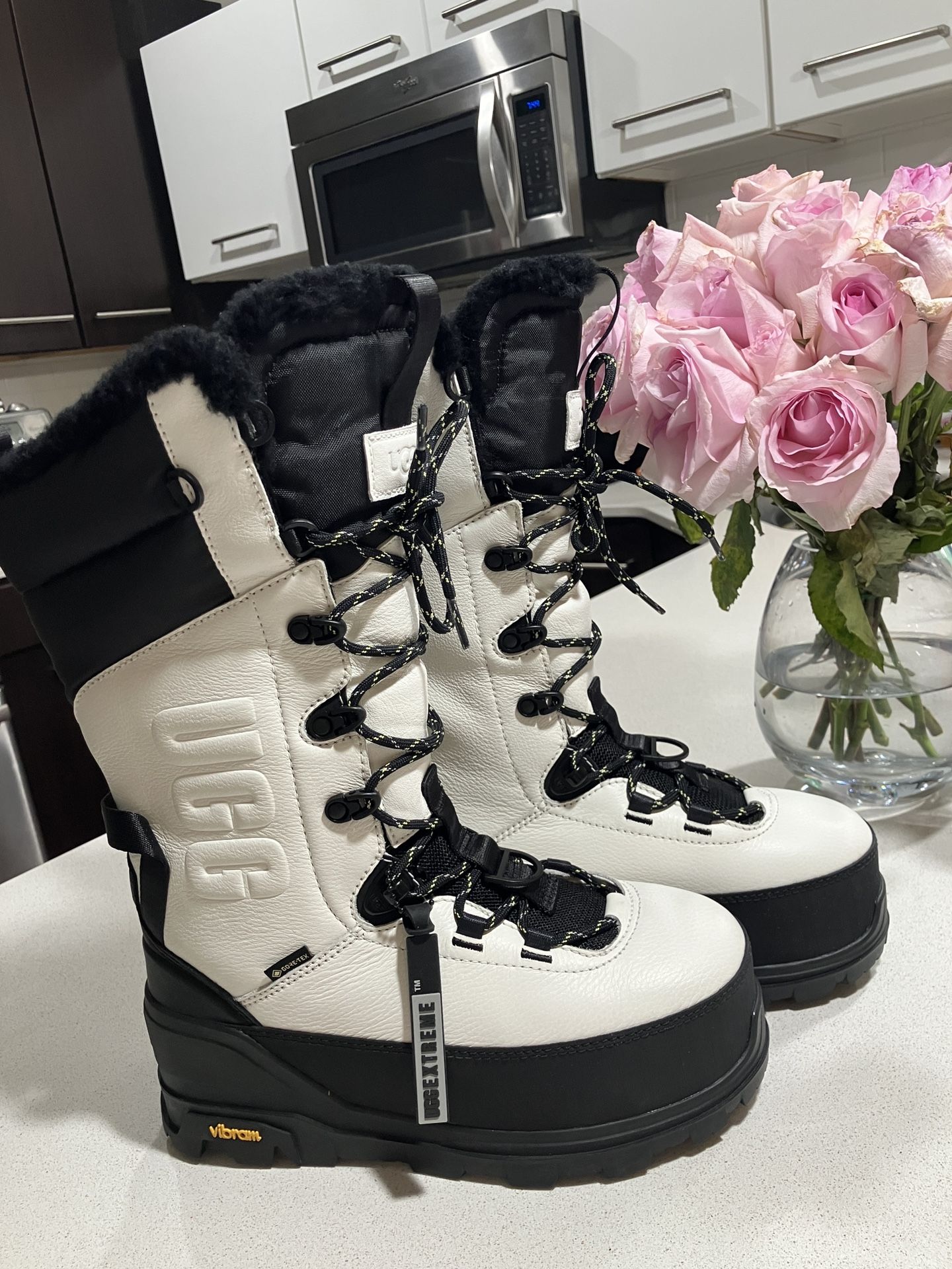 UGG Shasta Gore-Tex waterproof Boot White black 