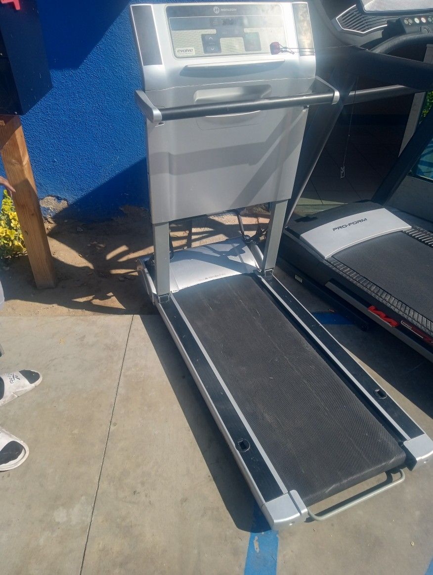 Horizon Evolve Treadmill Compact Easy Storage Working Perfectly