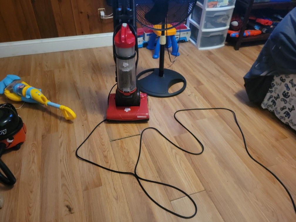 Dirt Devil Endura Compact Rewind