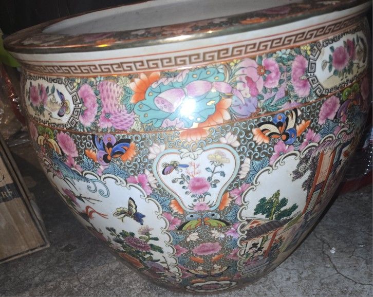 Rose Medallion Porcelain Fishbowl