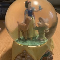 Disney snow globe musical Snow White