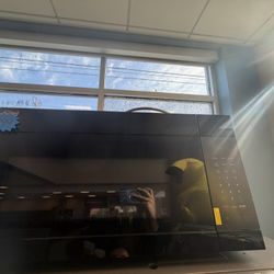  Frigidaire Over The Range Microwave  299$