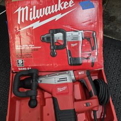 Milwaukee SDS-MAX Demolition Hammer