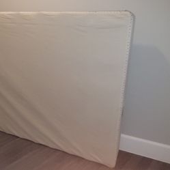 Queen Box Spring – Minor Repair Needed (Easy Fix)