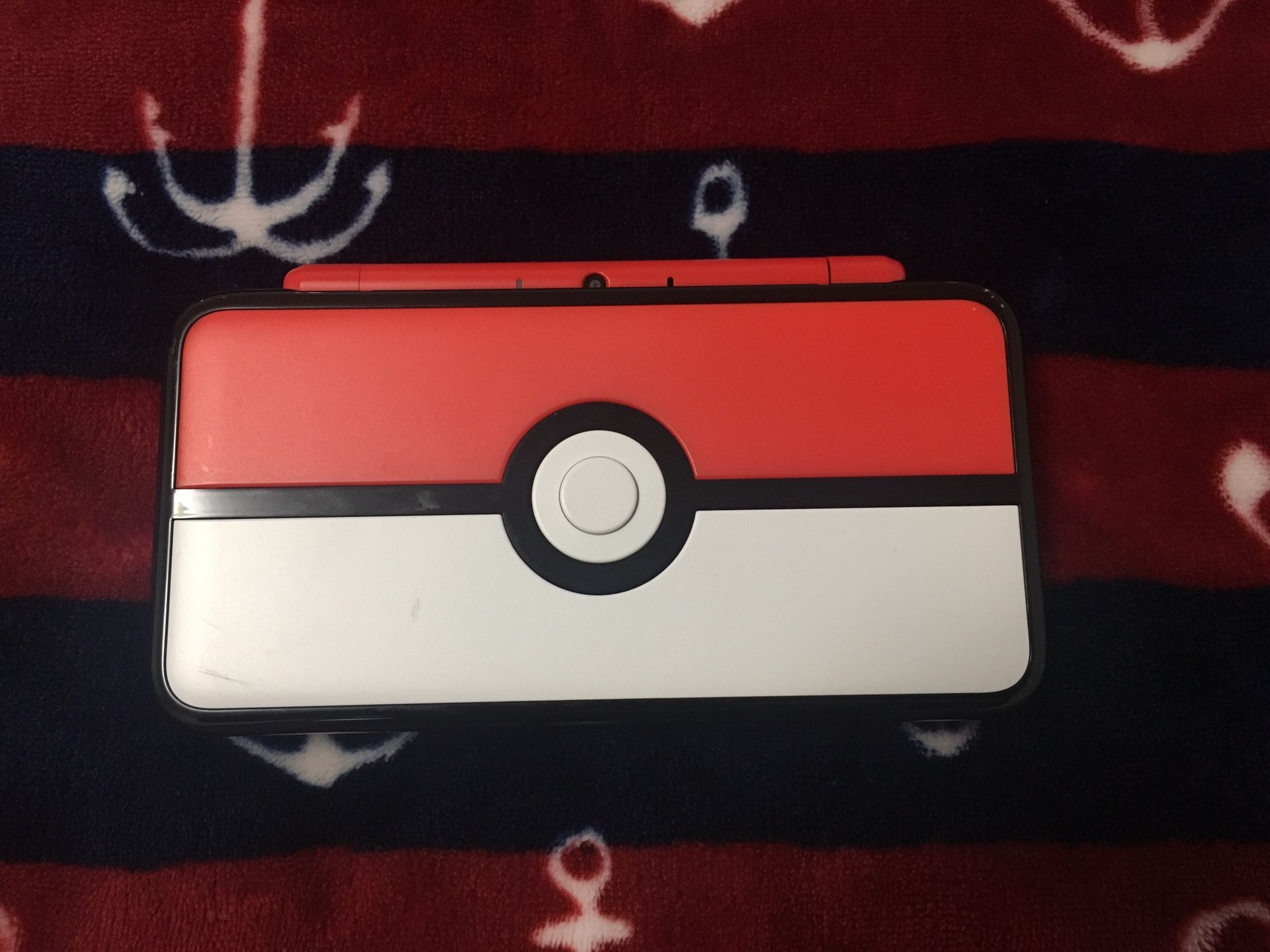 “NEW” Nintendo 2ds XL poke ball limited edition with games and Zelda case