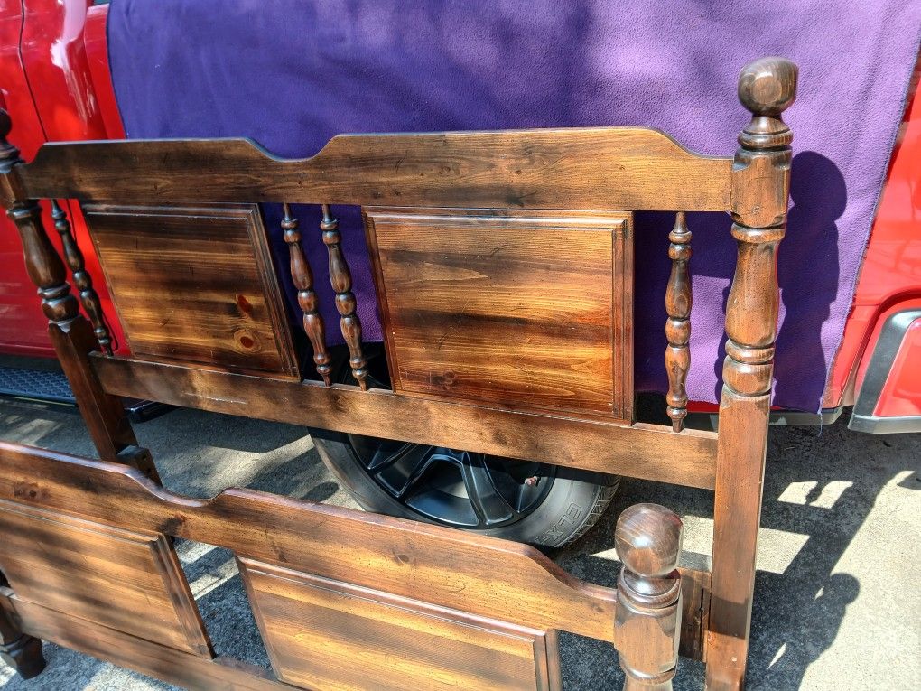 Queen Wooden Bed Set