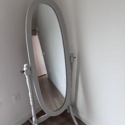 Full Length Standing Mirror – Light gray Oval Frame