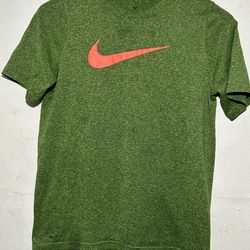 Nike Dri-Fit T-Shirt Boys Size xl green