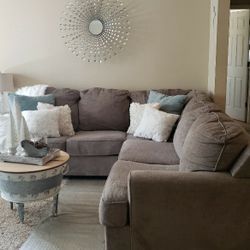Beautiful Neutral Sectional - Great Condition!
