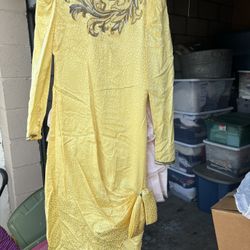 Silk yellow sequin dress $25 Size 8 Good Condition.