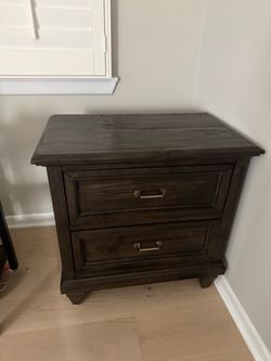 2 Mahagony solid wood nightstands