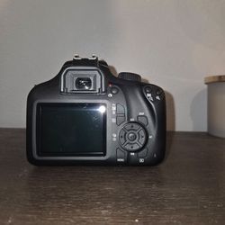 Canon t100 DSLR