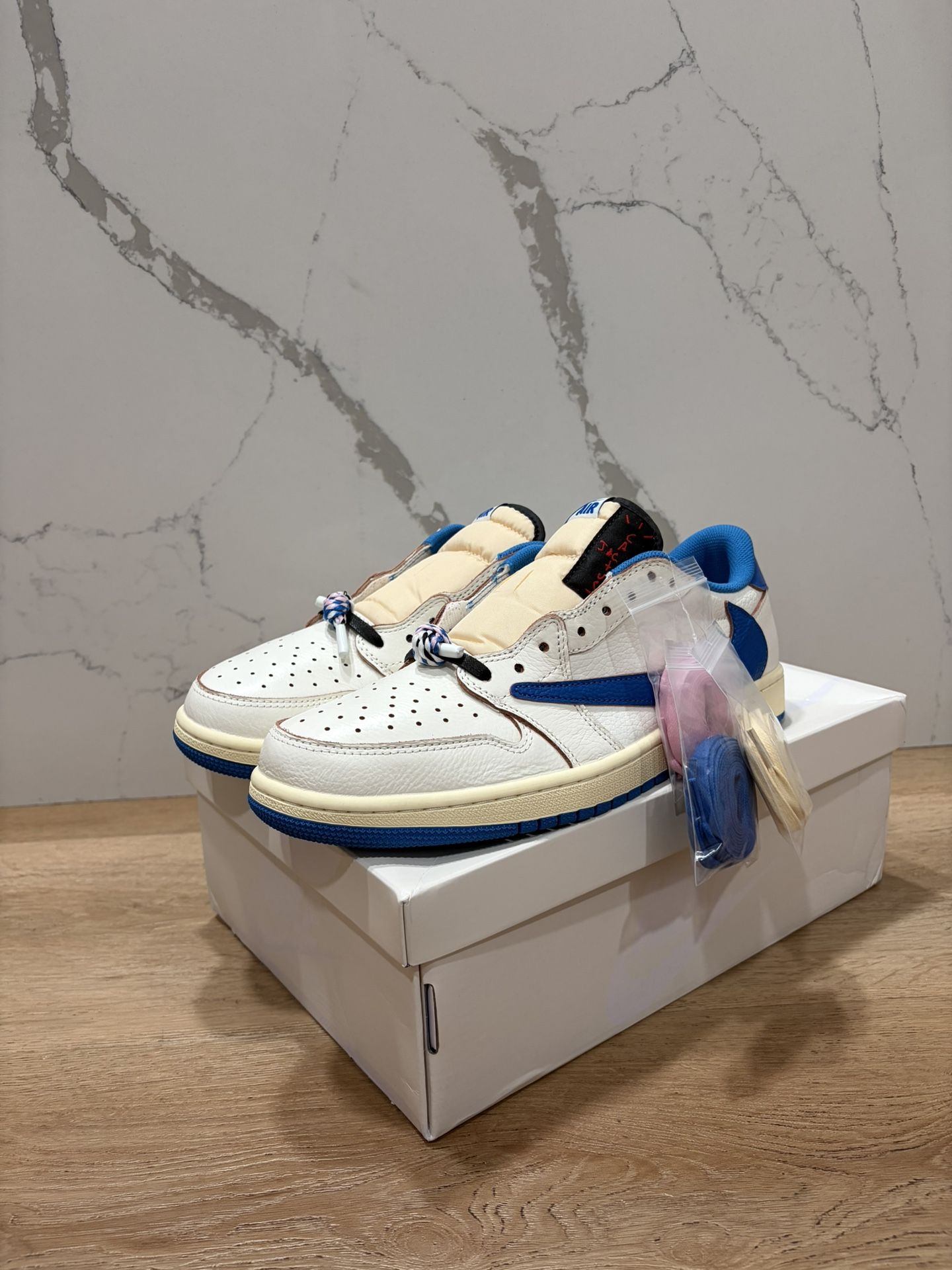 Jordan 1 Low Travis Scott