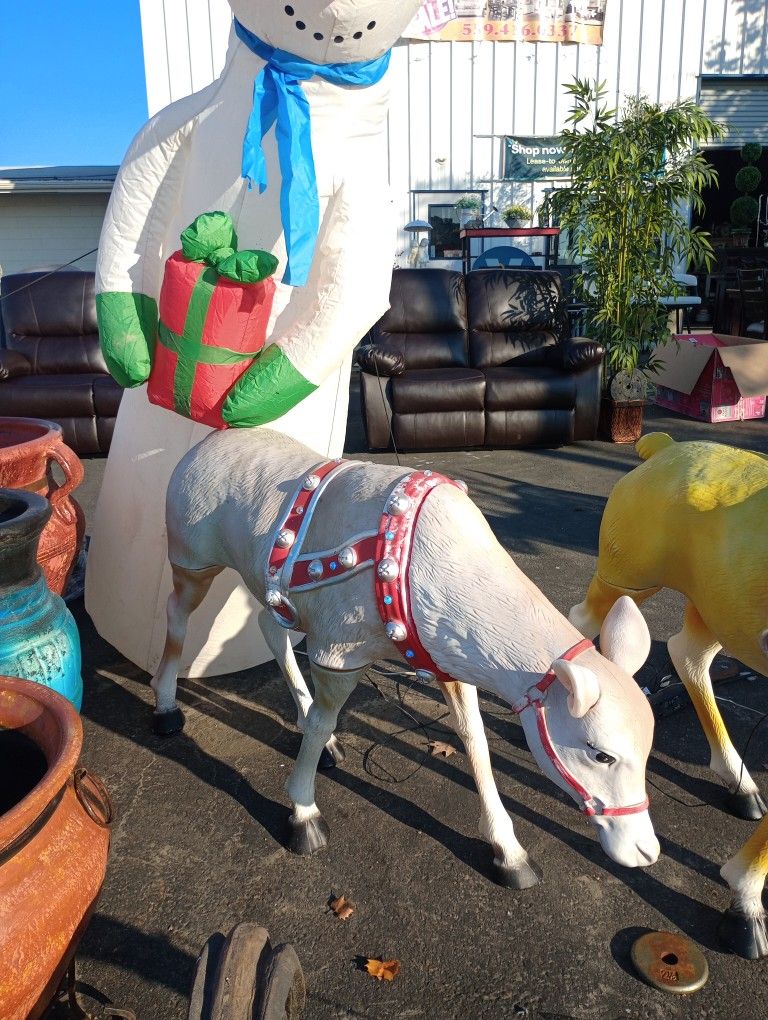 Reindeer Family, Tree With Decorations And Lawn Ornaments
