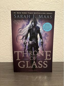 Throne of Glass paperback book