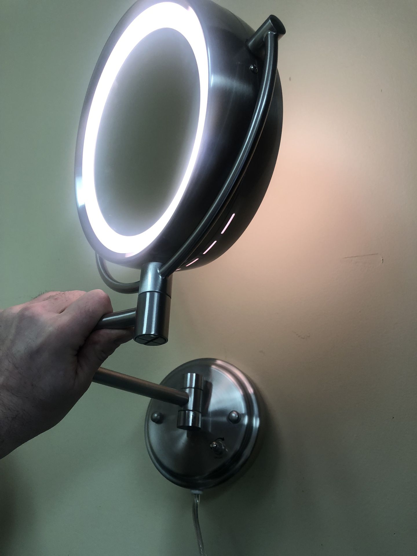 Conair Retractable Makeup Mirror Magnifying And 1x lighted