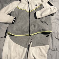 Nike Tech Suit 