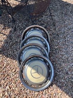 Mercedes hubcaps
