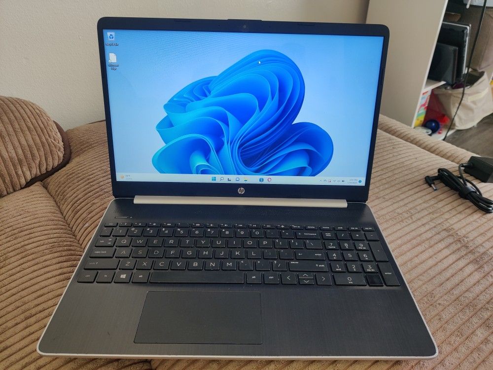 HP 15.6" Laptop - Intel Core i5 10th Generation 3.6ghz, 8gb DDR4 RAM, 256gb SSD, Light Gaming UHD (GTA 5 Etc), Windows 11, USB-C (MSRP $650)