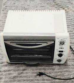 Toaster Oven Unused Black n Decker small compact 10" tray